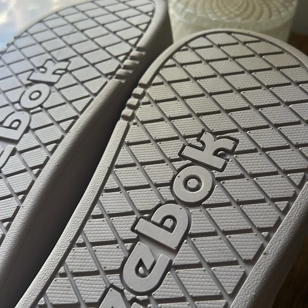 NWT Reebok slides - Picture 8 of 9